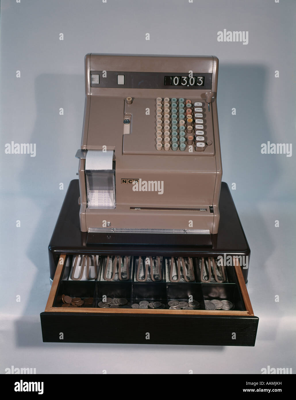1950s CASH REGISTER FILLED WITH MONEY Stock Photo