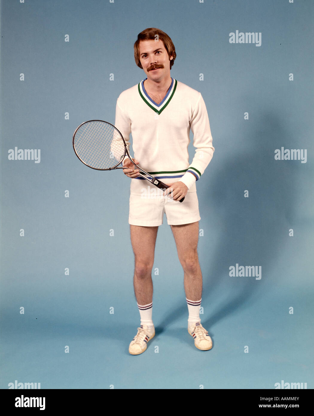 1970 1970s FULL FIGURE MAN STANDING WEAR TENNIS CLOTHES OUTFIT SHORTS  SWEATER RACKET FASHION SPORT SPORTS MEN RETRO Stock Photo - Alamy