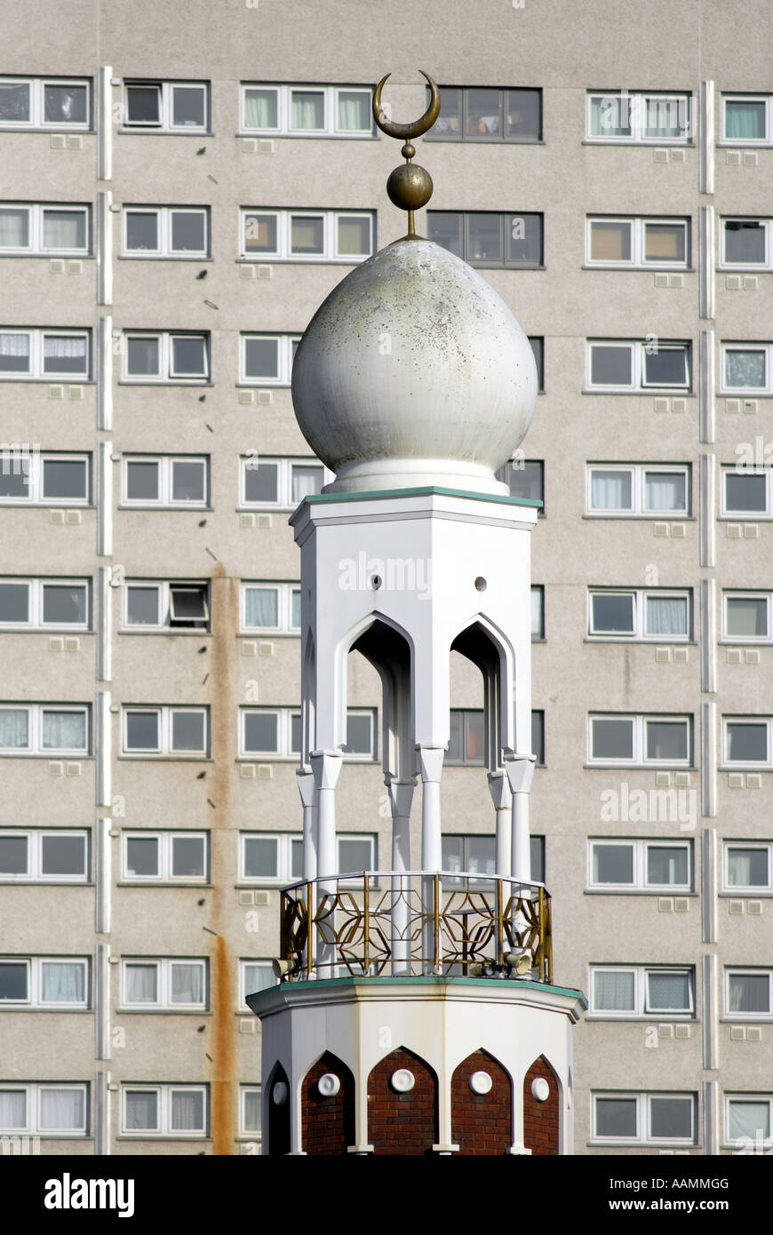 Central Mosque, Birmingham, high rise flats rear. Stock Photo