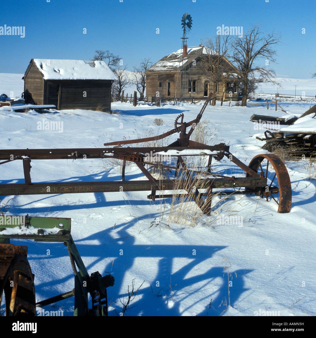 EASTERN OREGON FARM SNOW WINDMILL FARMING EQUIPMENT Stock Photo Alamy