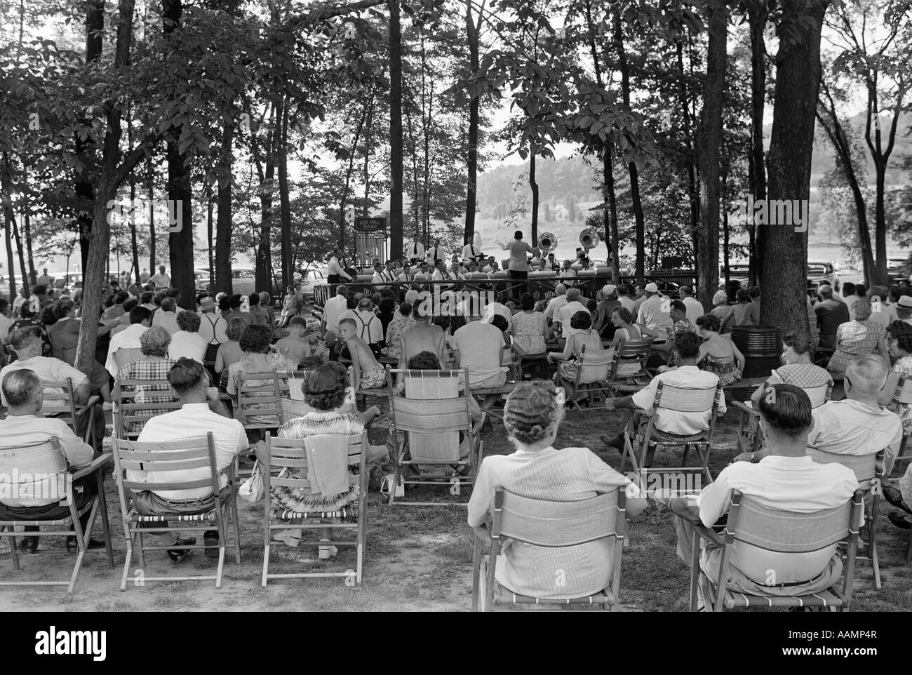 Retro 1950s Couple And Concert Hi res Stock Photography And Images Alamy retro-1950s-couple-and-concert-hi-res-stock-photography-and-images-alamy