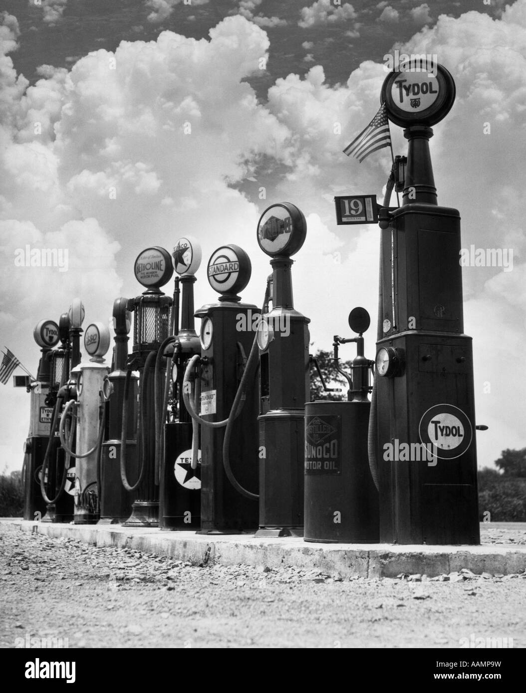 1920s 1930s LINE OF GASOLINE PUMPS Stock Photo