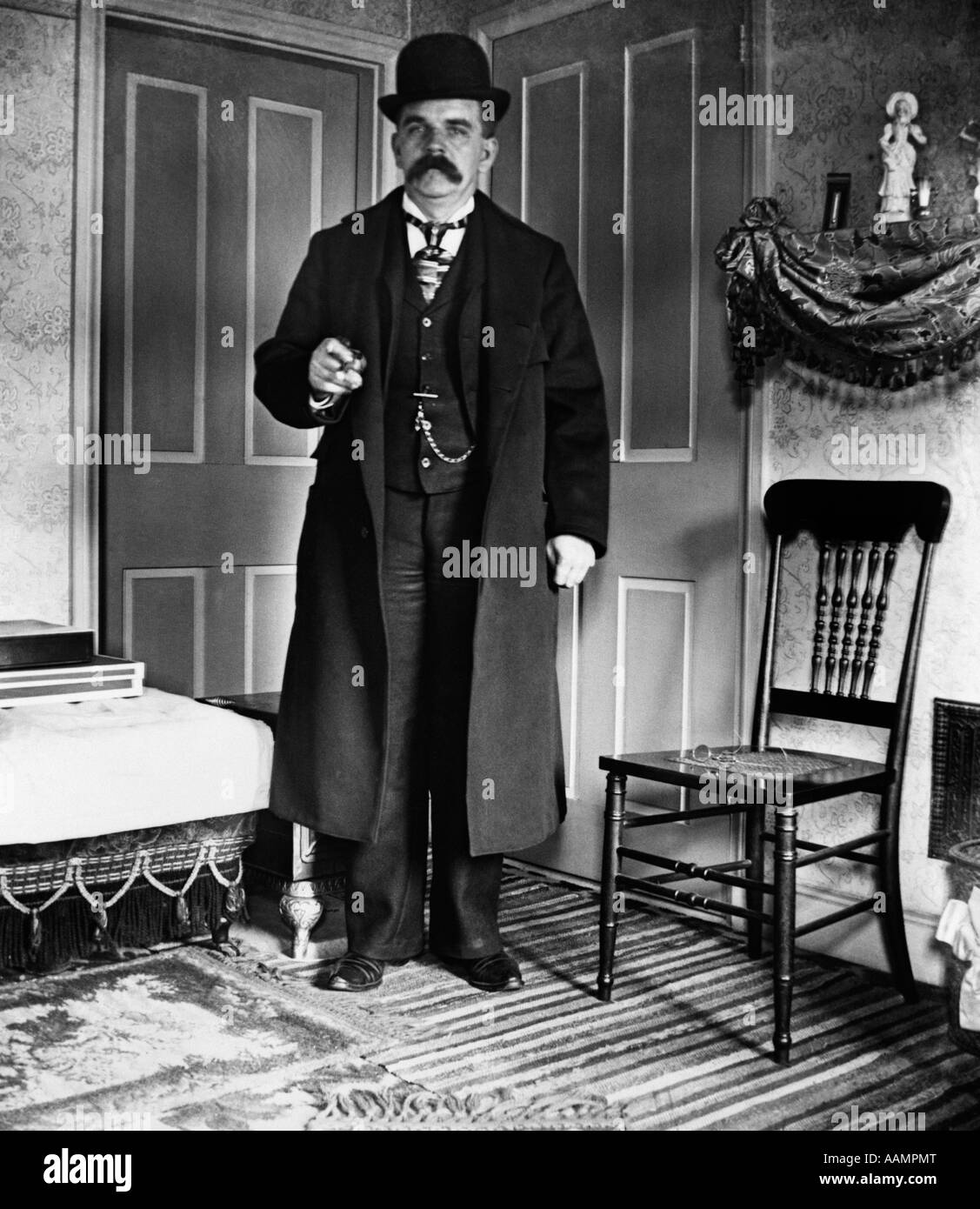 Collection 103+ Images Why Did Everyone Wear Hats In The 1900s Excellent