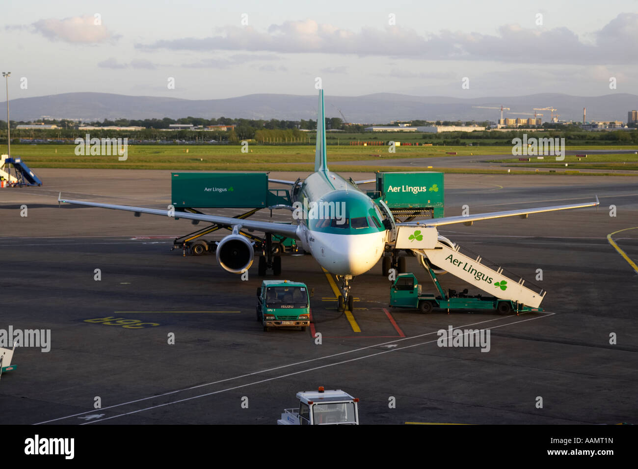 Aer Lingus Airbus A320 211 EI CPG St Aodhan sitting on the apron with steps and aer lingus van being loaded at dublin airport Stock Photo