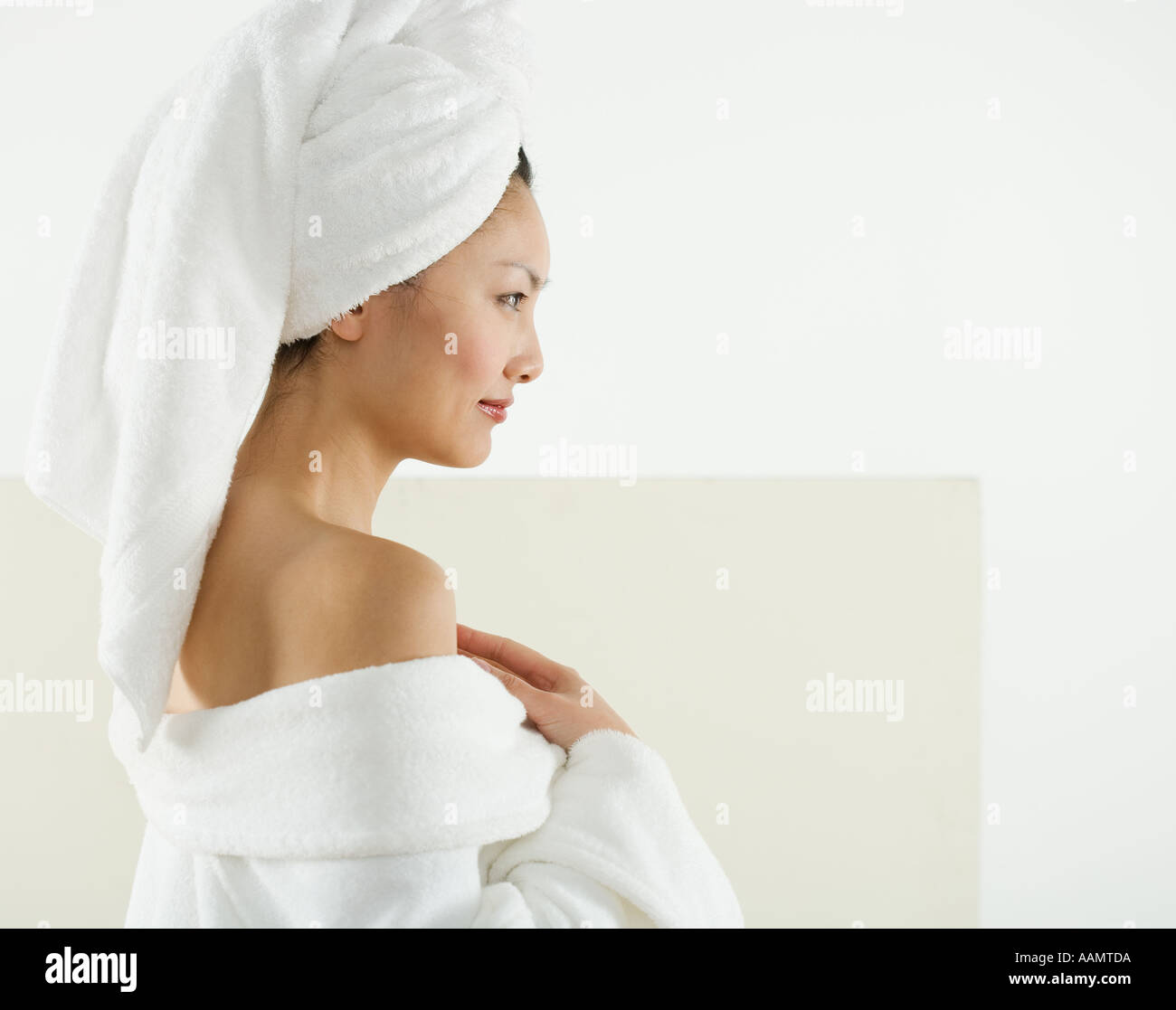 Asian lady wearing head covering hi-res stock photography and images ...
