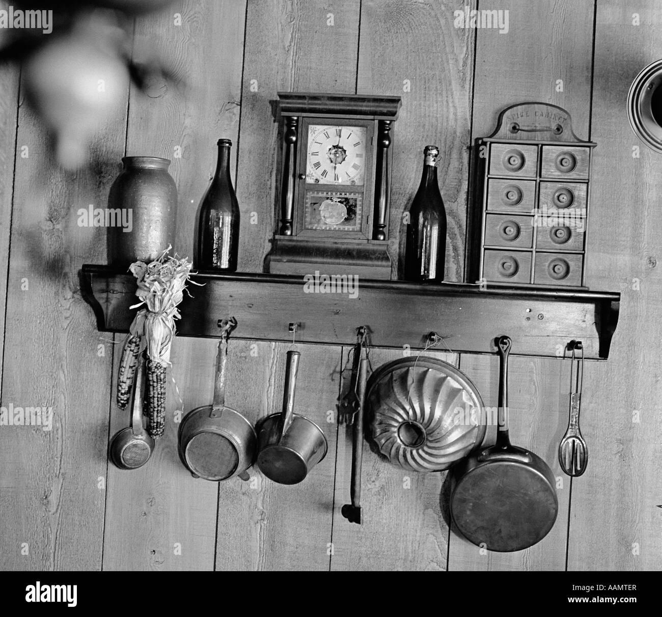 Pans hanging kitchens hi-res stock photography and images - Alamy