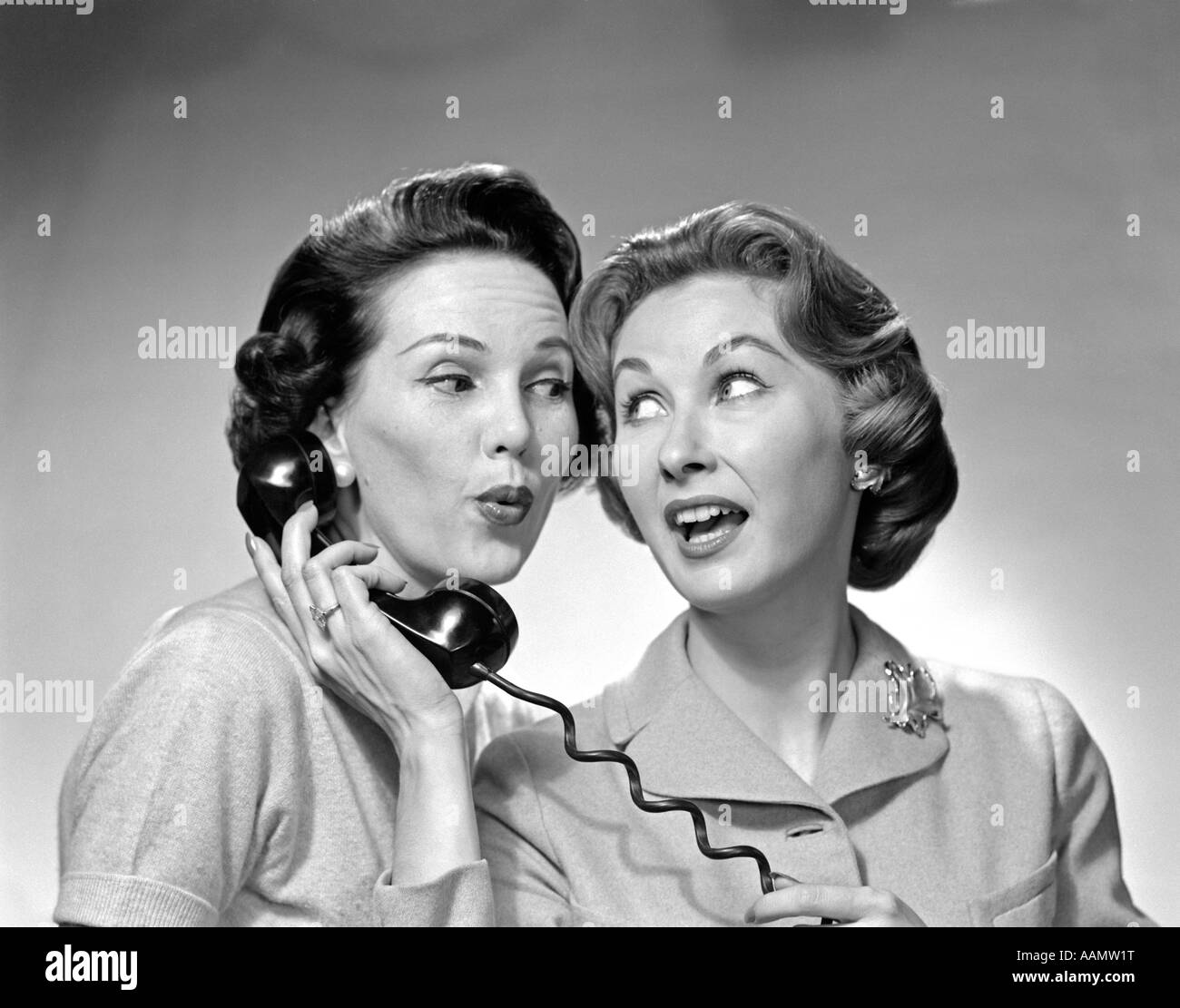 Women Gossiping 1950s High Resolution Stock Photography And Images Alamy Women Gossiping 1950s High Resolution Stock Photography And Images Alamy