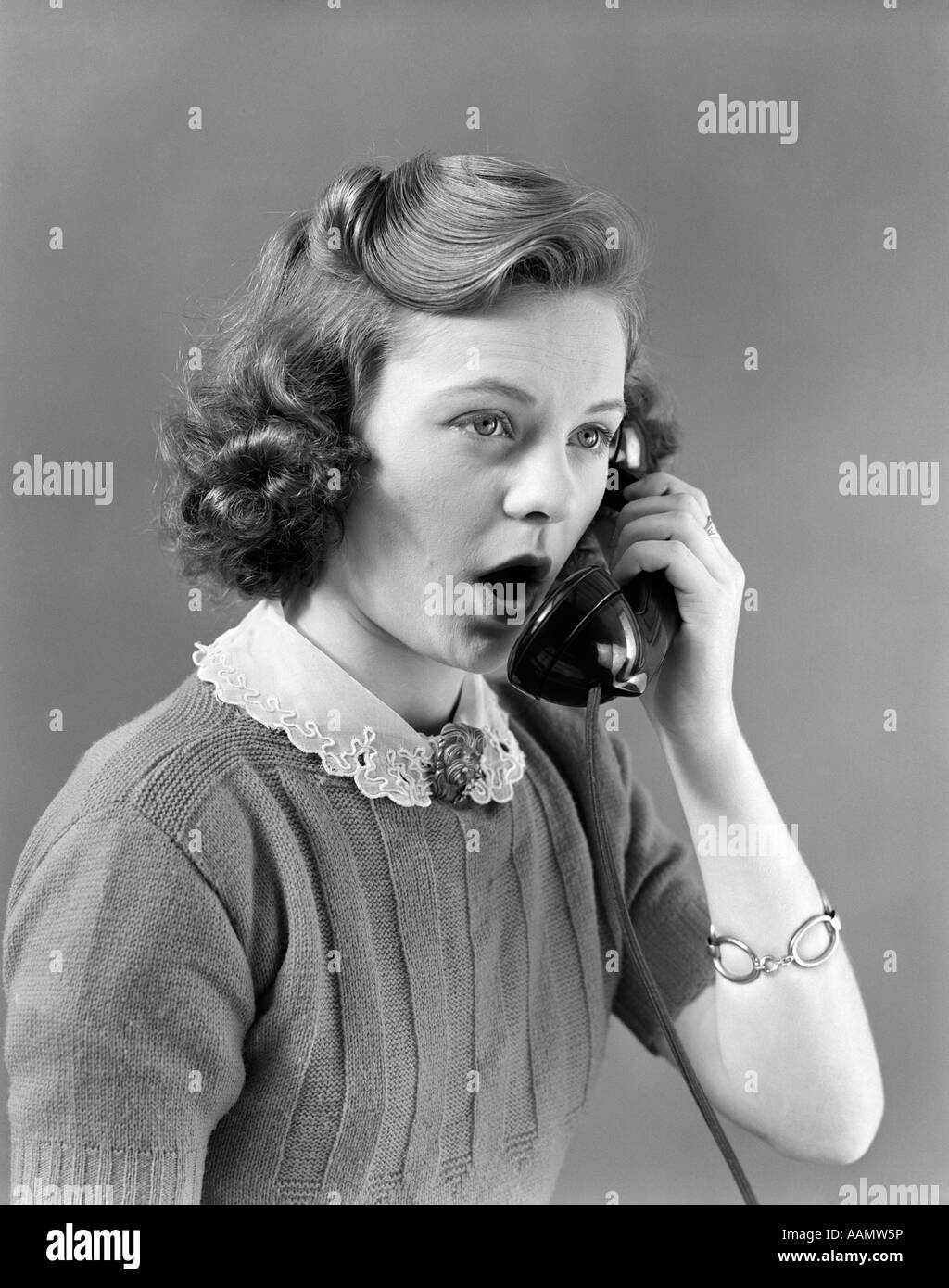 1940s YOUNG GIRL TALKING ON TELEPHONE Stock Photo