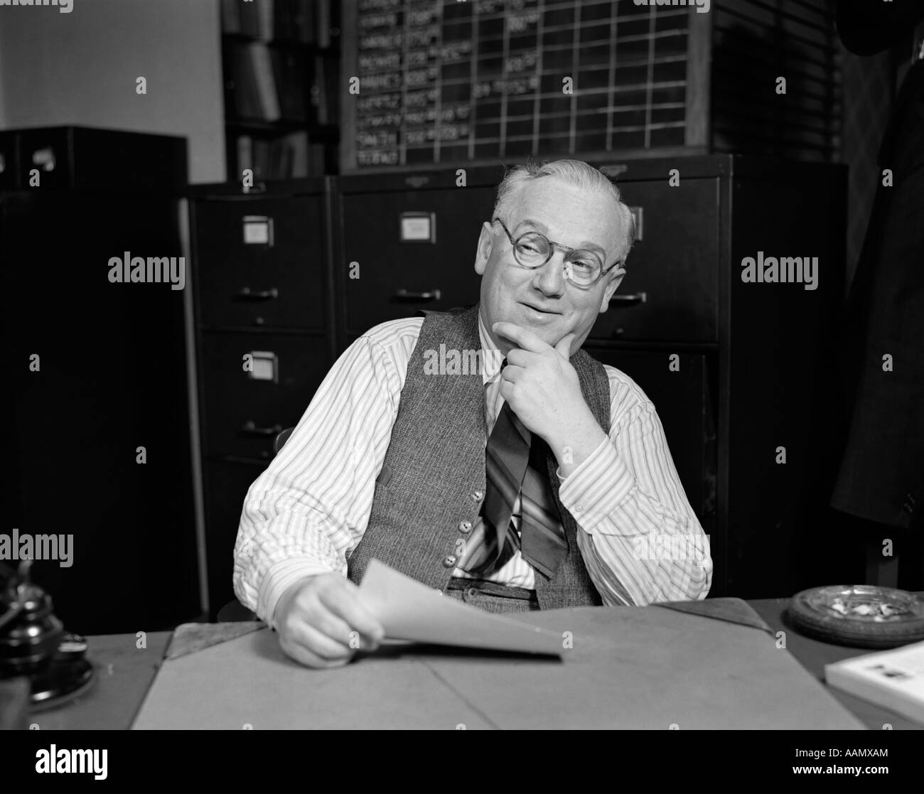 1940s man at his desk hi-res stock photography and images - Alamy