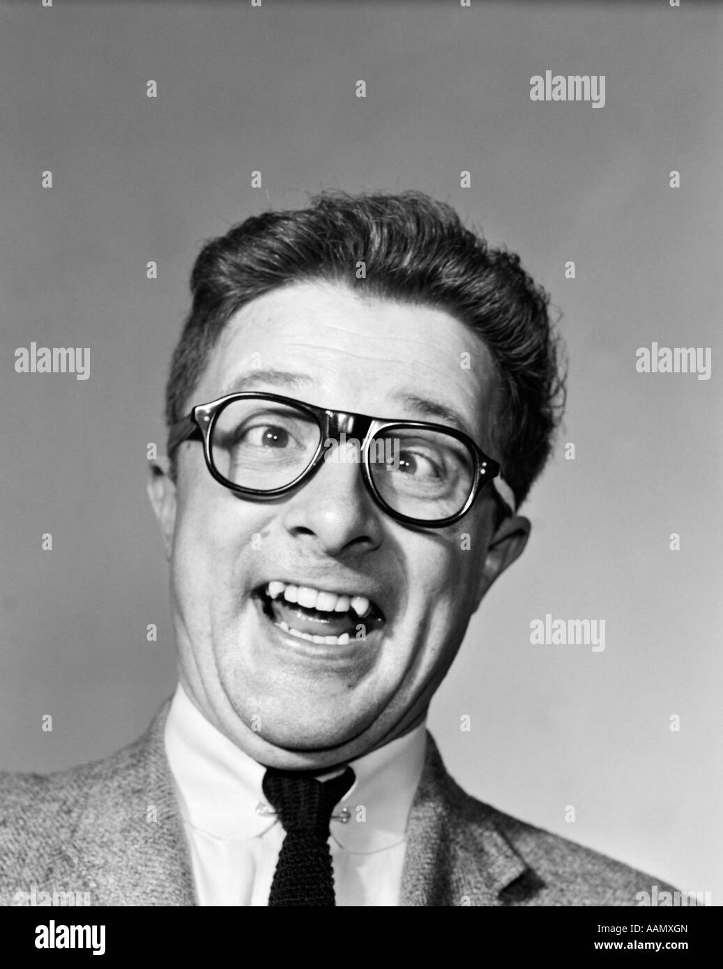 Wearing glasses 1960s hi-res stock photography and images - Alamy