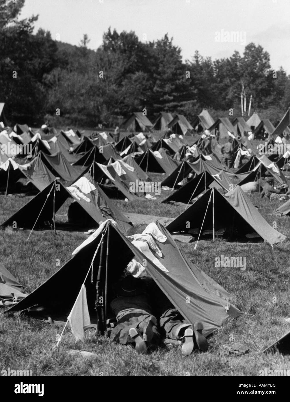 1940s WORLD WAR II SOLDIER PUP TENTS Stock Photo