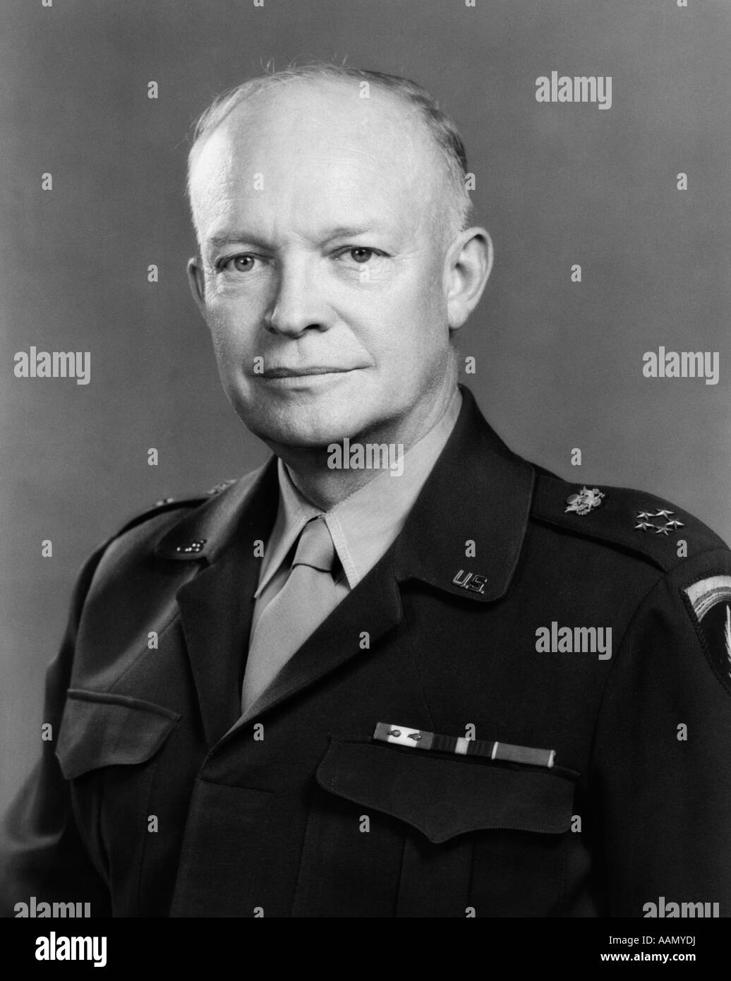 1940s PORTRAIT OF FIVE STAR GENERAL OF THE ARMIES DWIGHT D. EISENHOWER LATER 34TH PRESIDENT OF THE UNITED STATES Stock Photo
