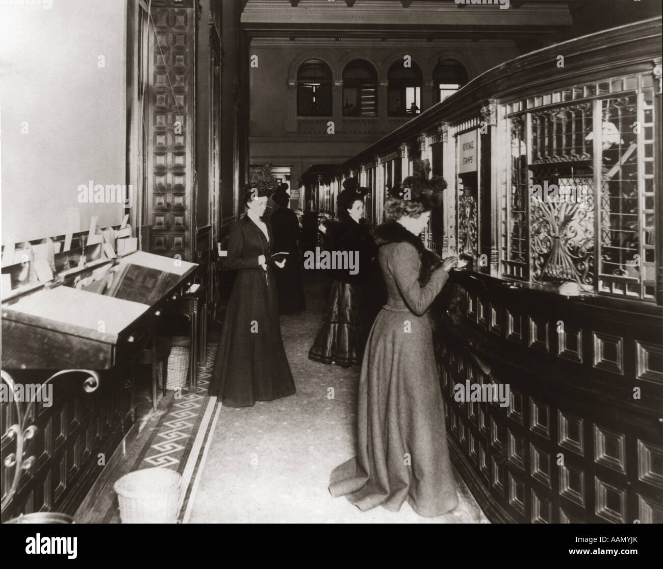 1890s 1900s TURN OF CENTURY BANK INTERIOR WOMEN BANKING SPECIAL TELLERS Stock Photo
