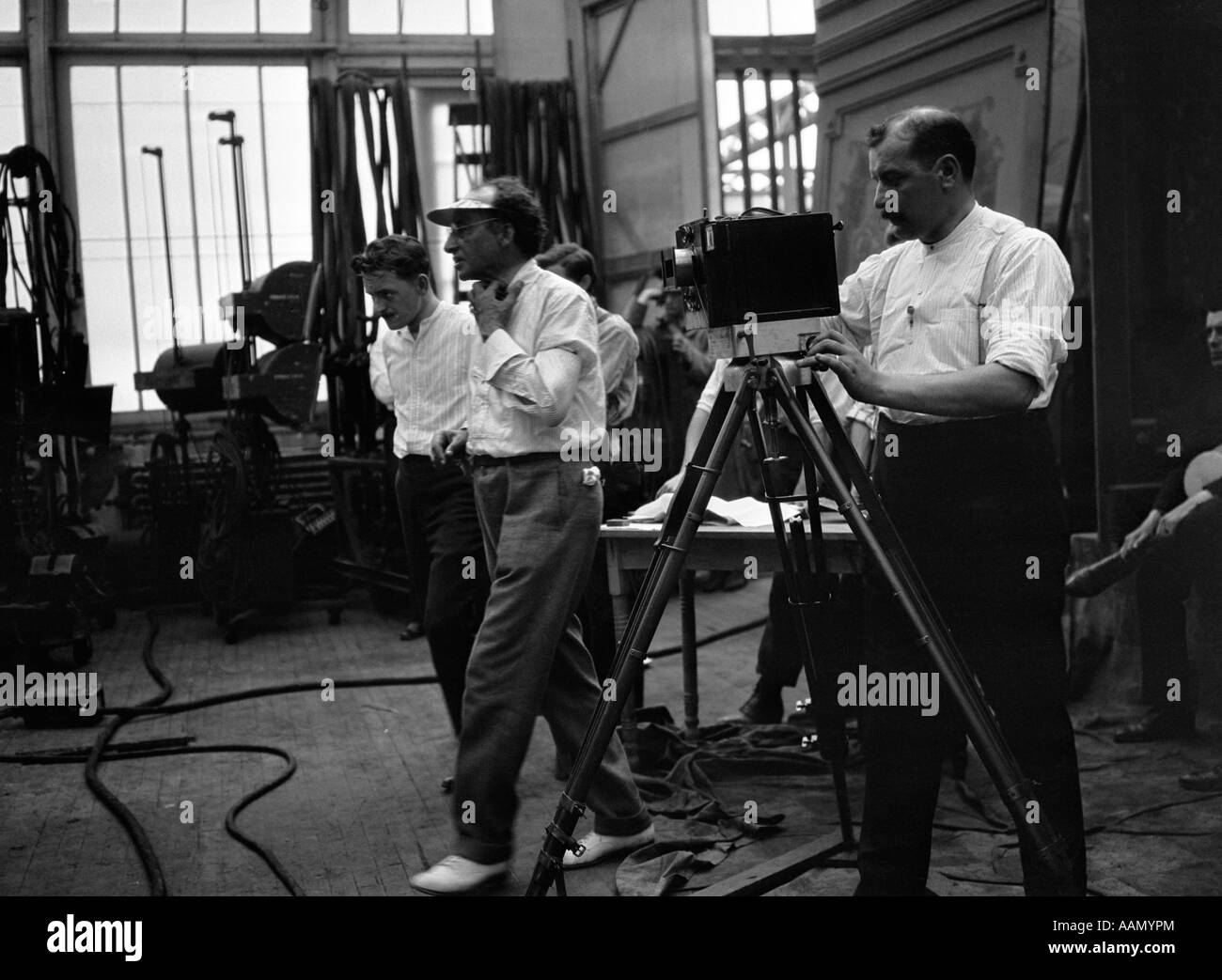 1910s SUMMER 1916 TRAVERS VALE DIRECTING RUSSIAN SILENT MOTION PICTURE AT BRADY STUDIO CONVERTED GREENHOUSE ROOF FORT LEE NJ Stock Photo