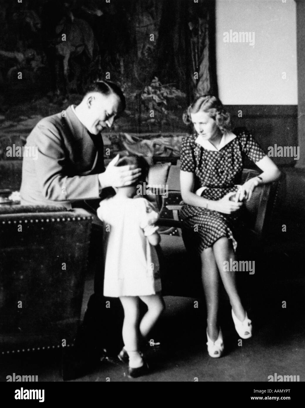 1940s ADOLPH HITLER EVA BRAUN AND USCHI IN STUDY AT BERCHTESGADEN BERCHTESGADEN RETREAT IN BAVARIA Stock Photo