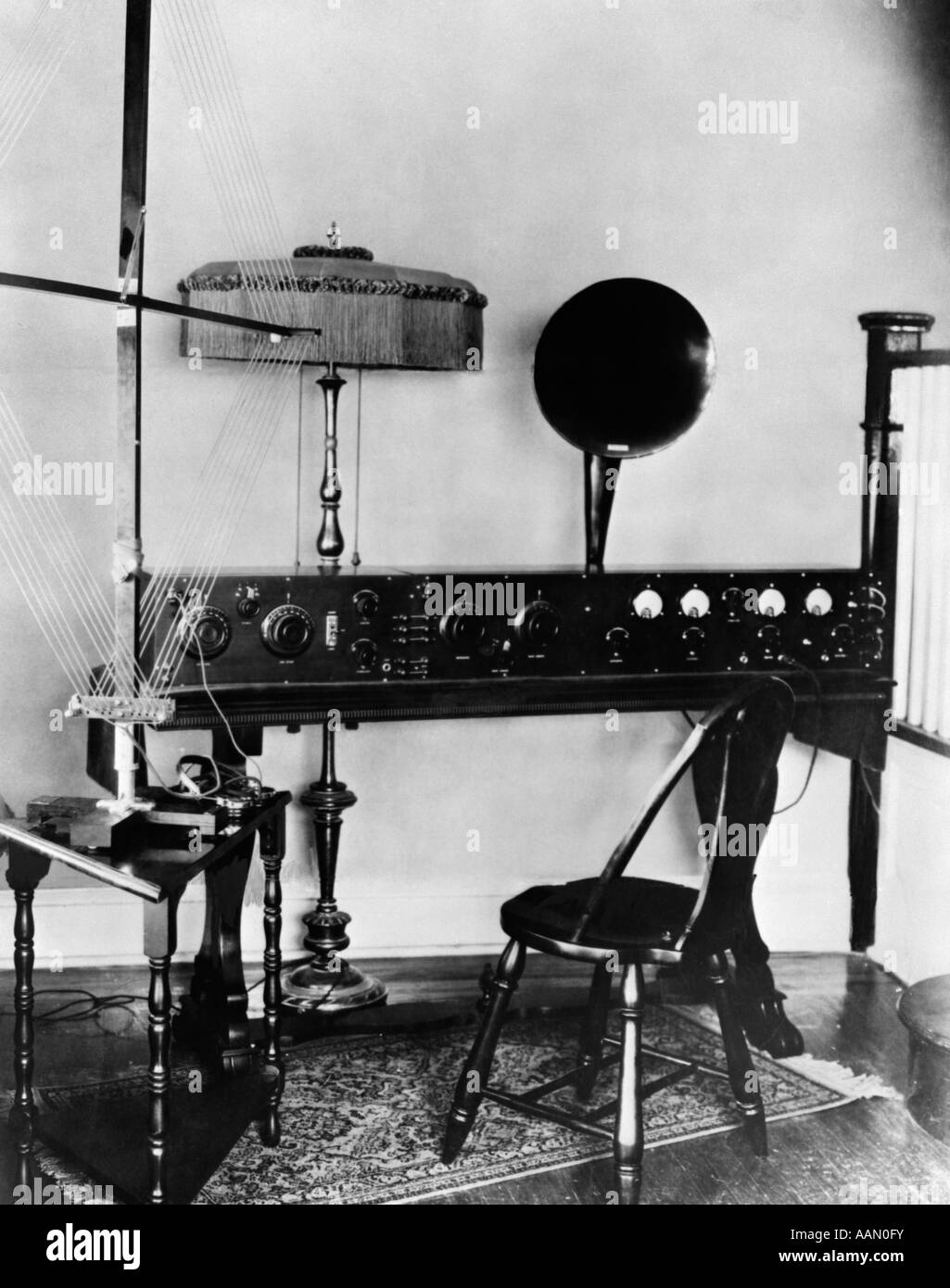1918 ANTIQUE SPECIAL SUPER HETERODYNE RADIO Stock Photo