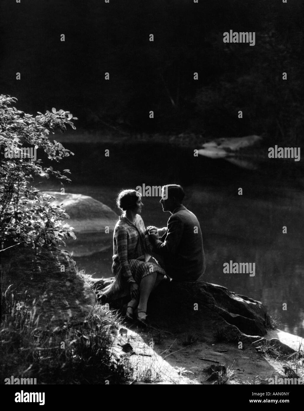 1930s female silhouette hi-res stock photography and images - Alamy