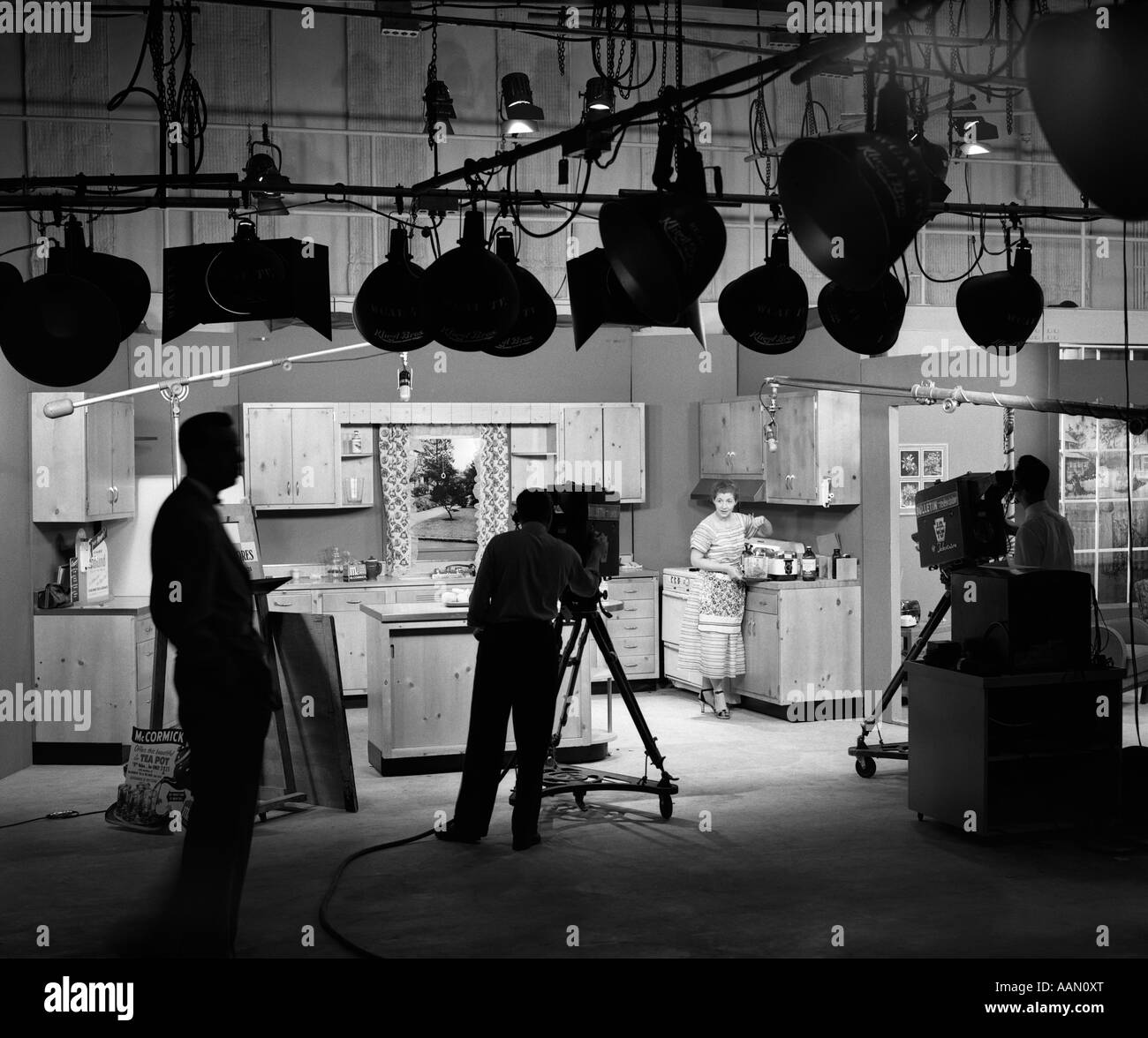 1950s BEHIND THE SCENES OF FILMING A COOKING SHOW Stock Photo