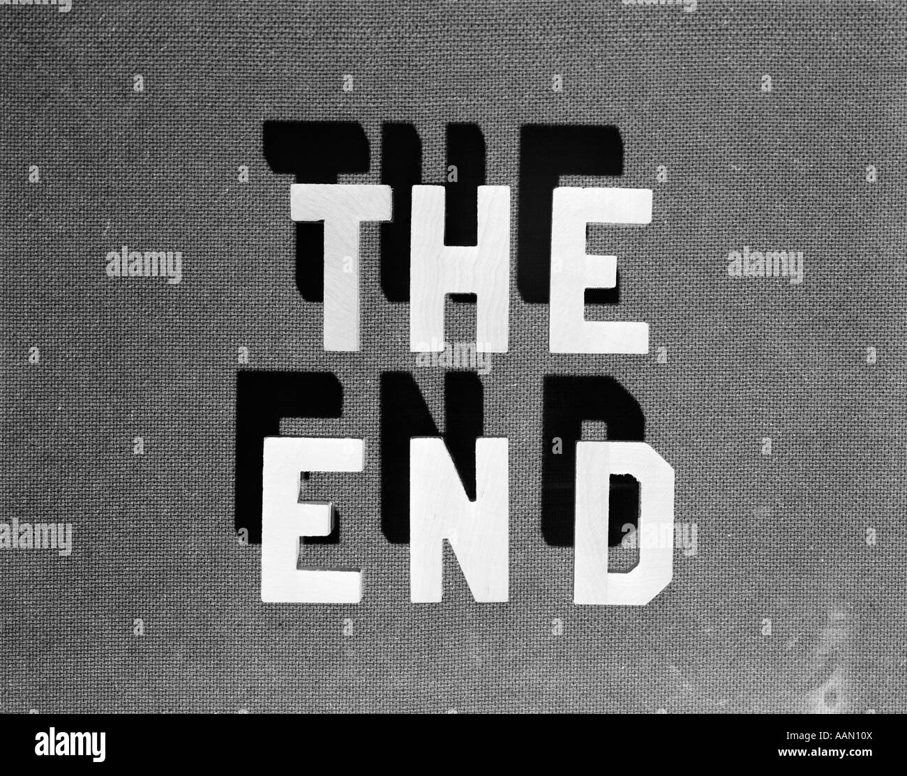 1930s THE END RETRO MOVIE TITLE Stock Photo