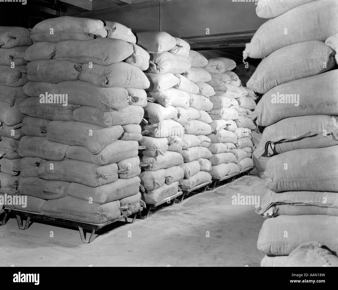 1930s BAGS INDUSTRY PALLETS BURLAP Stock Photo