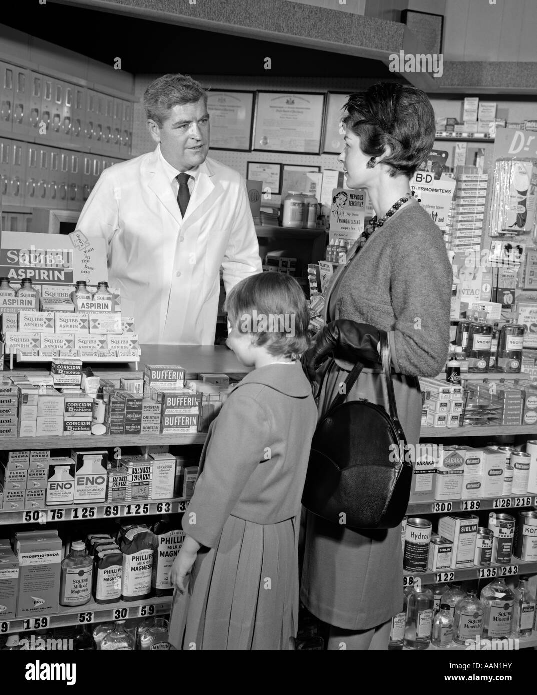 1950s 1960s MOTHER DAUGHTER COUNTER PHARMACY PHARMACIST BEHIND COUNTER