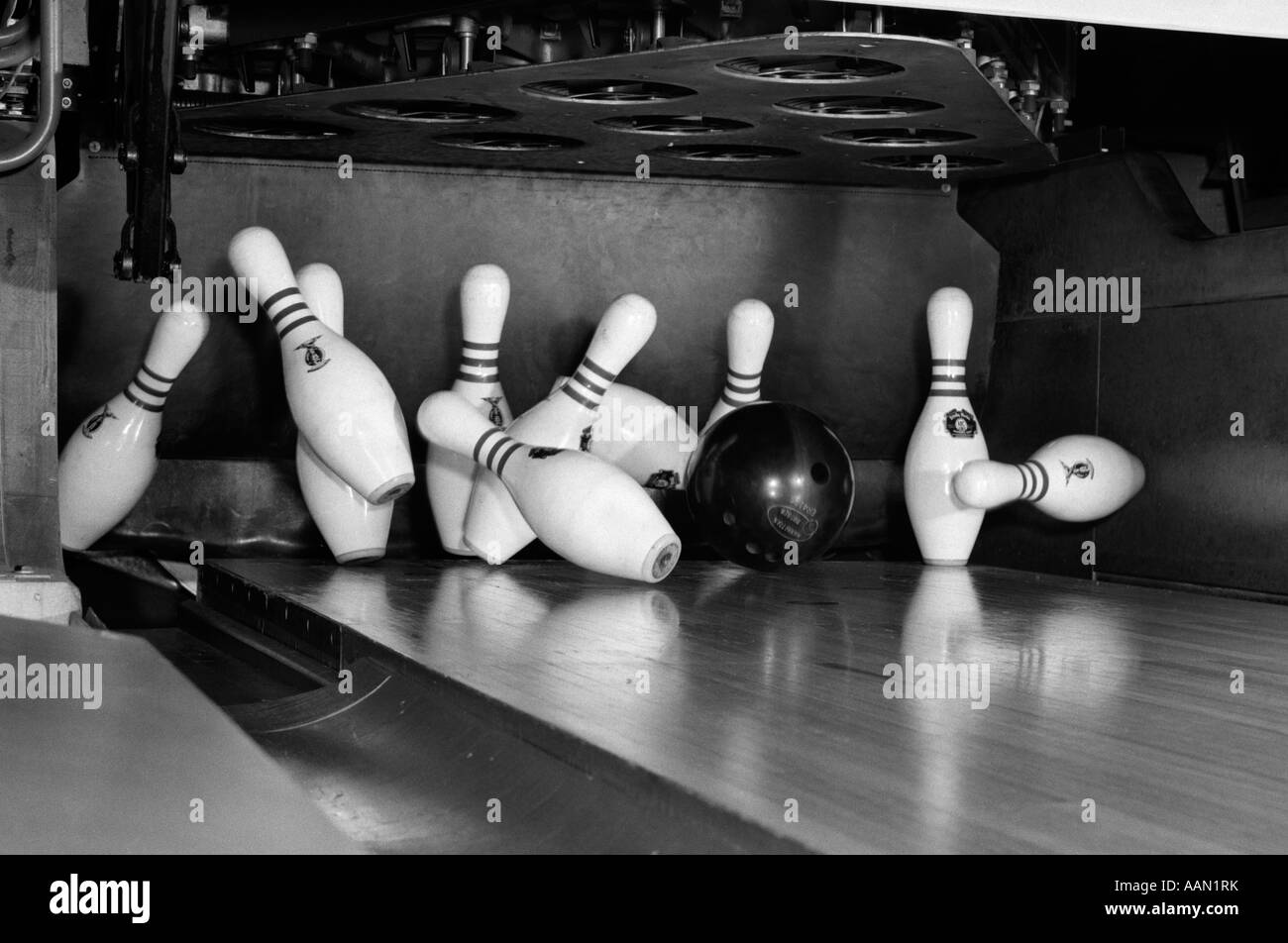 Retro ten pin shop bowling shoes