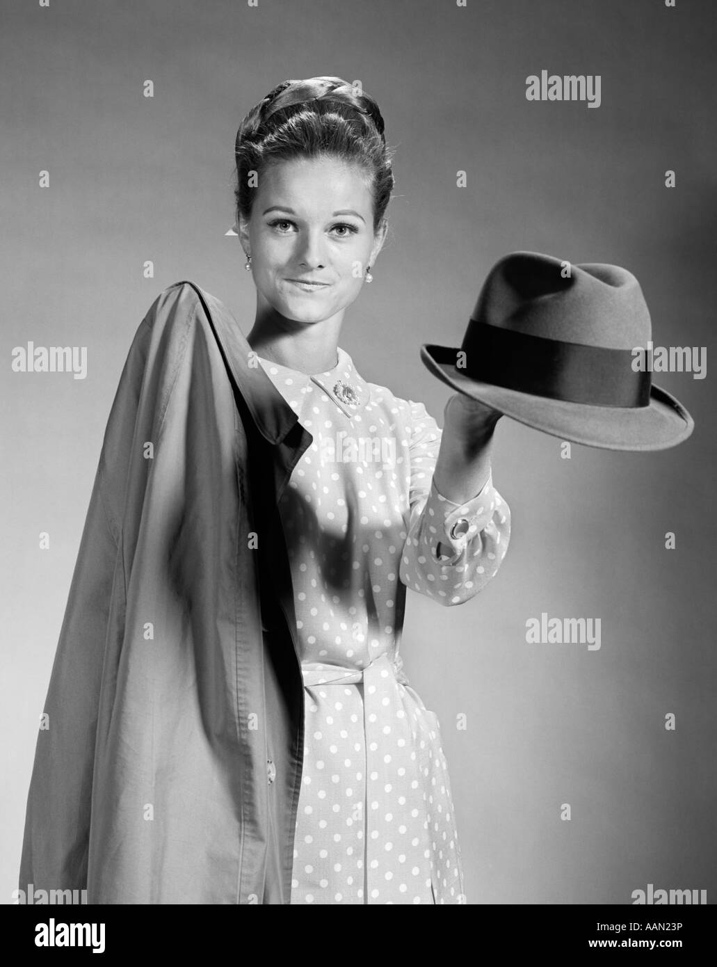 Retro housewife husband Black and White Stock Photos & Images - Alamy