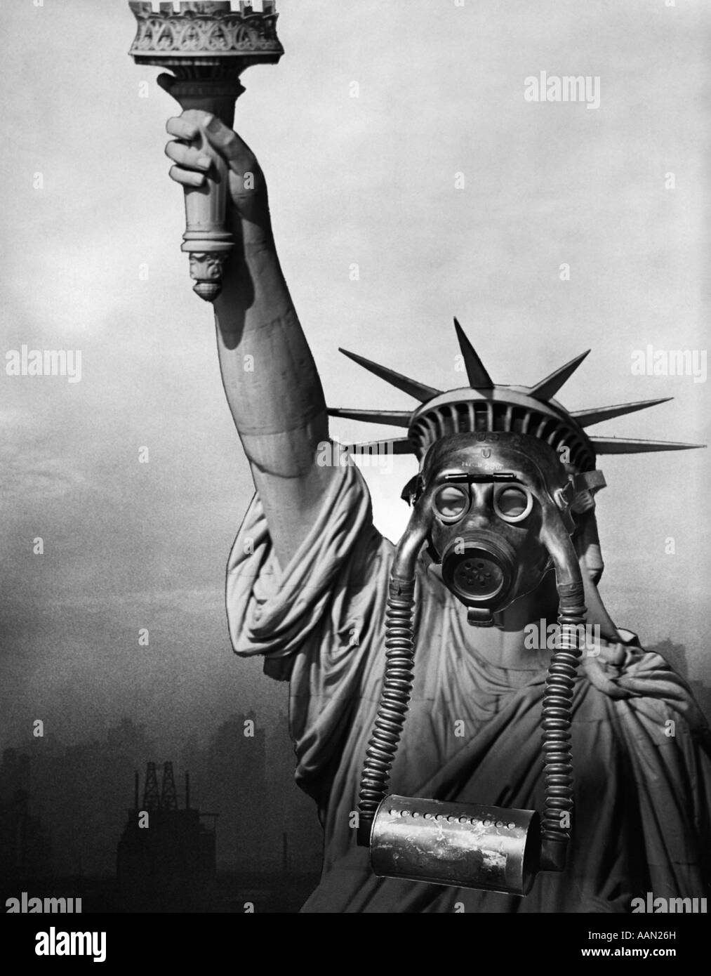 1970s STATUE OF LIBERTY WEARING GAS MASK WITH POLLUTED CITY SKYLINE IN BACKGROUND Stock Photo