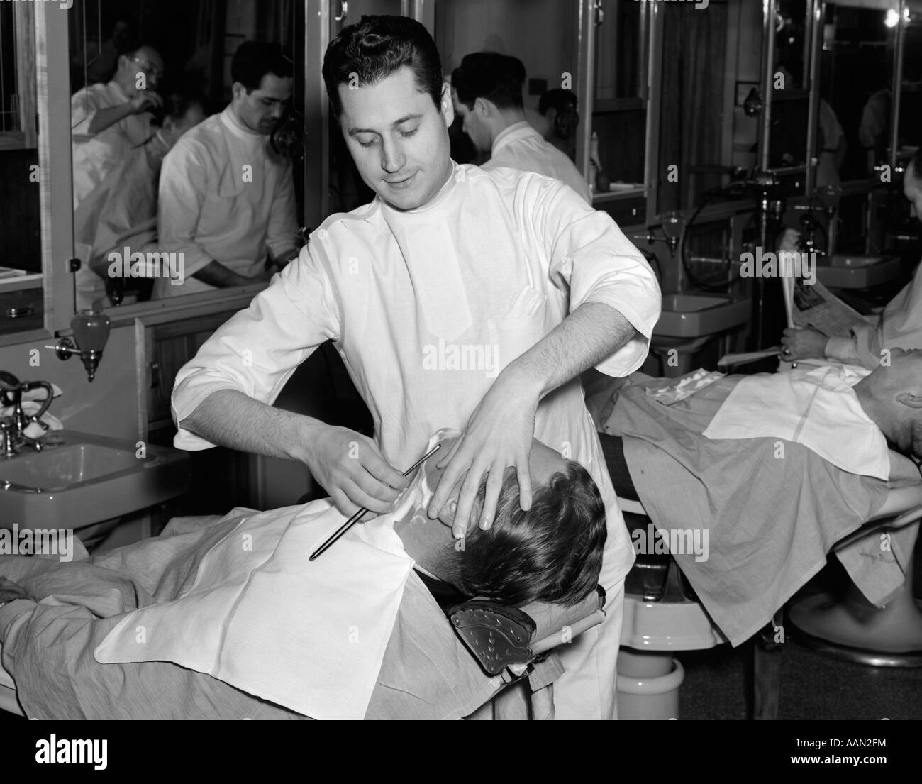 Barber shop 1940s hi-res stock photography and images - Alamy