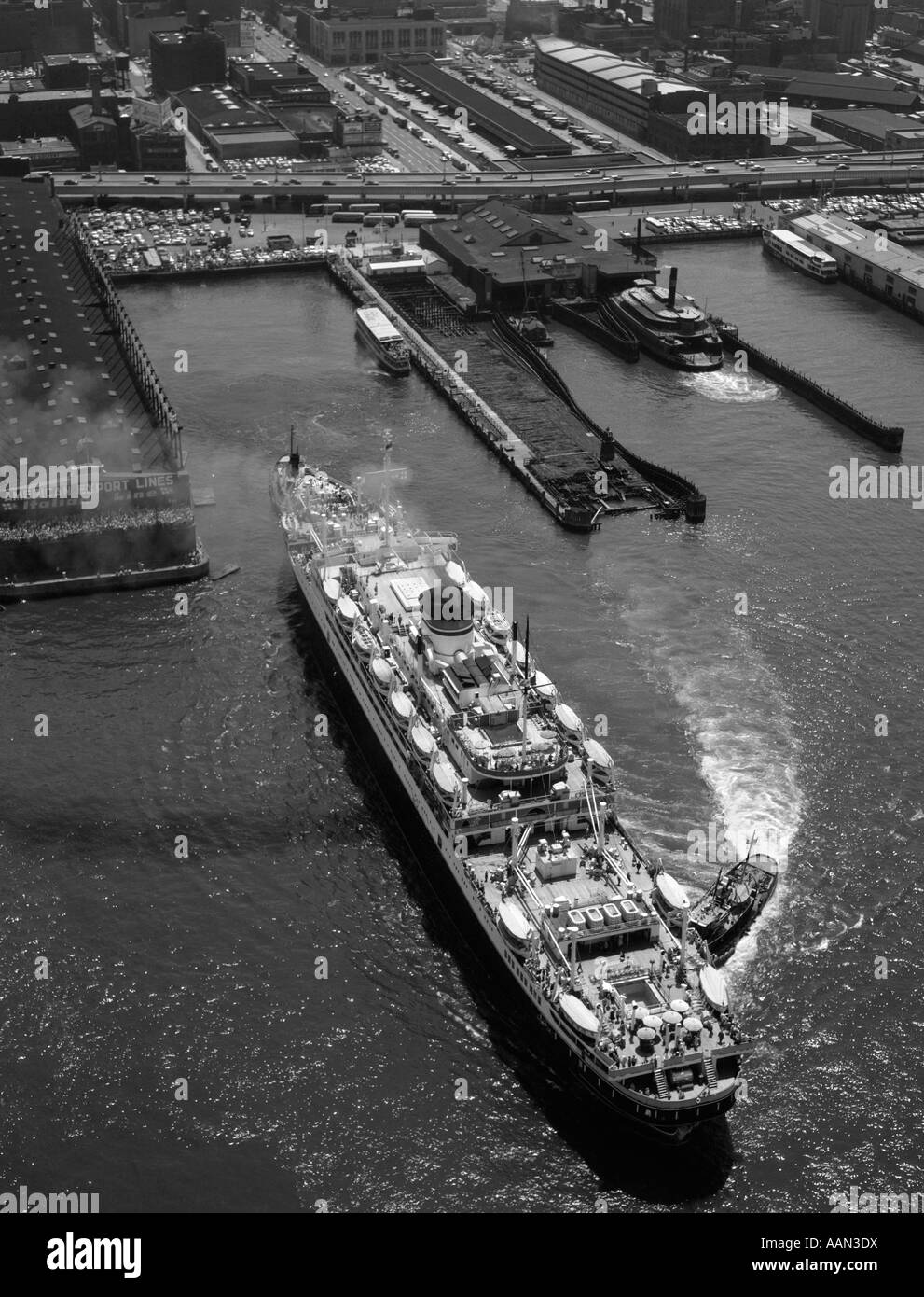 1960s AERIAL VIEW OF CRUISE SHIP LEAVING BERTH IN NEW YORK USA Stock Photo