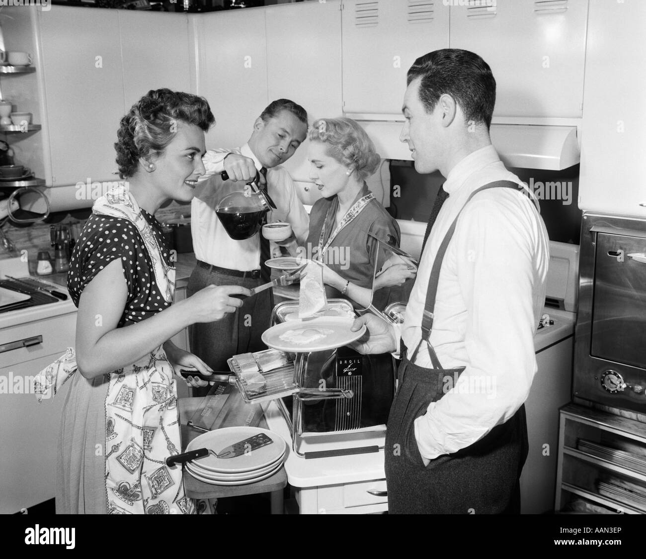 1950s couples in kitchen hi-res stock photography and images - Alamy