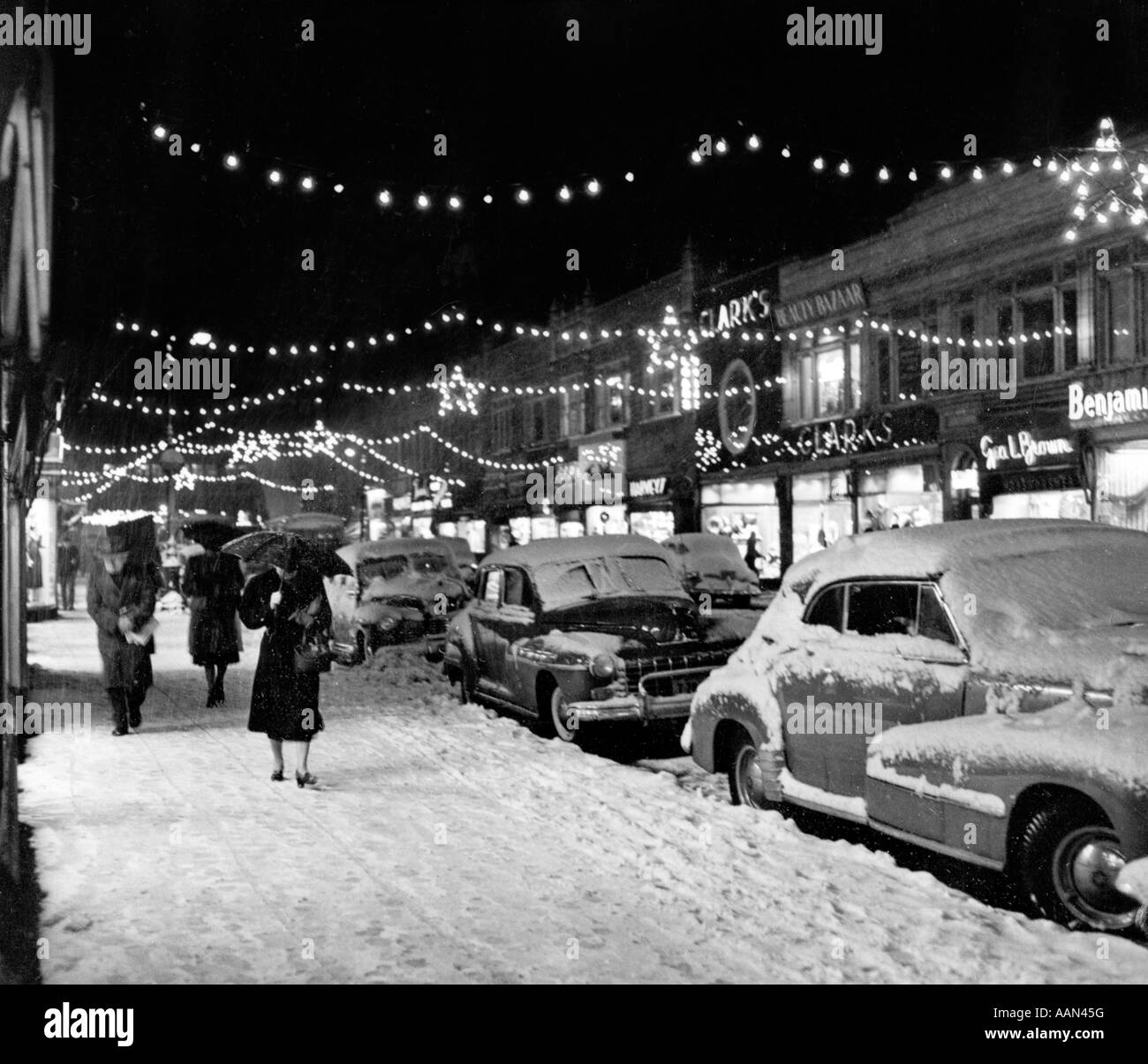 1940s 1950s WINTER CITY STREET SCENE WITH PEDESTRIANS IN