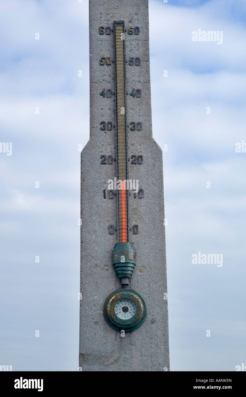Outdoor thermometer hot hi-res stock photography and images - Alamy
