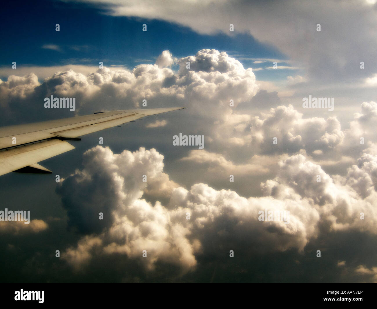Fixed wing aircraft wing detail hi-res stock photography and images - Alamy