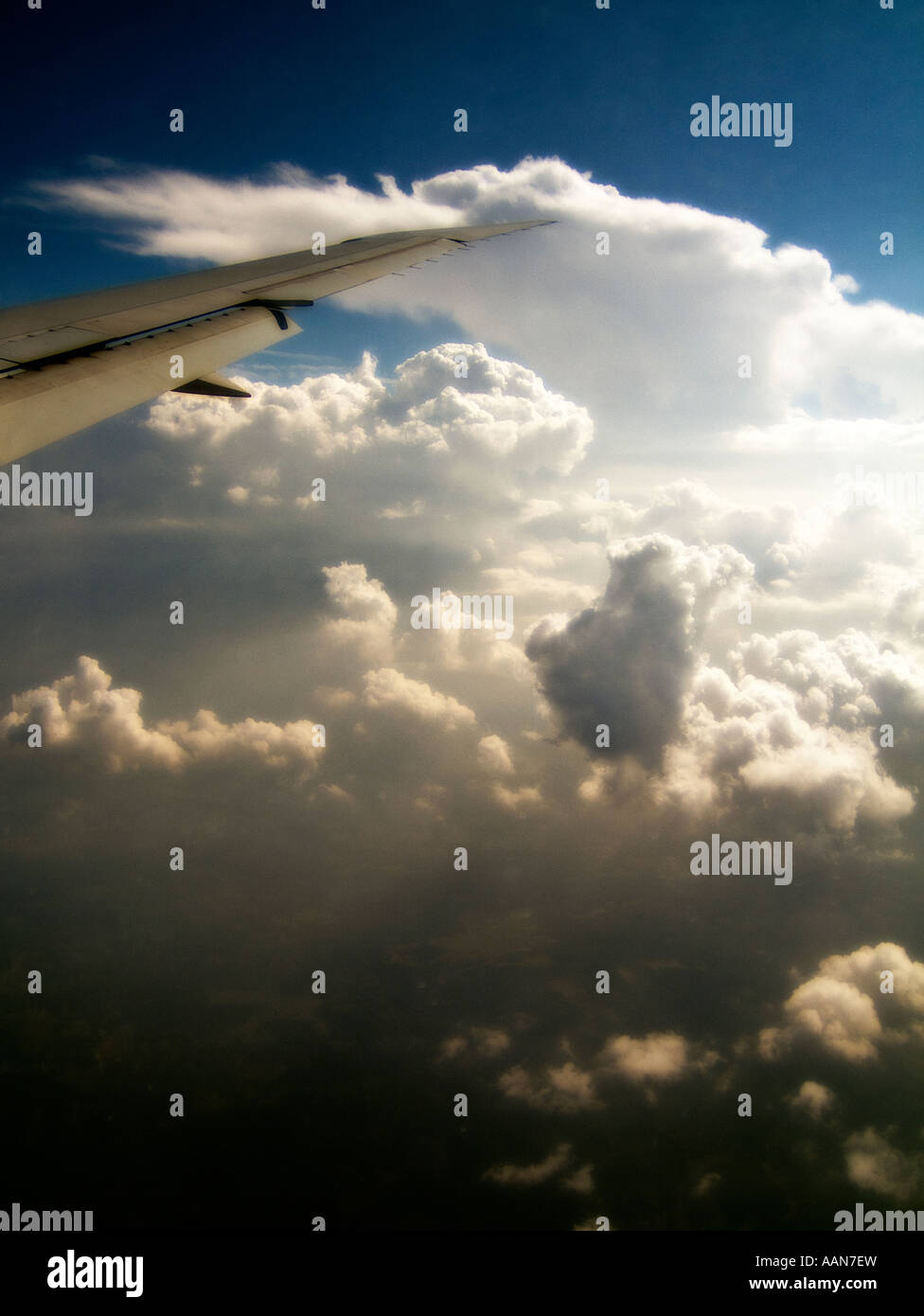 Fixed wing aircraft wing detail hi-res stock photography and images - Alamy