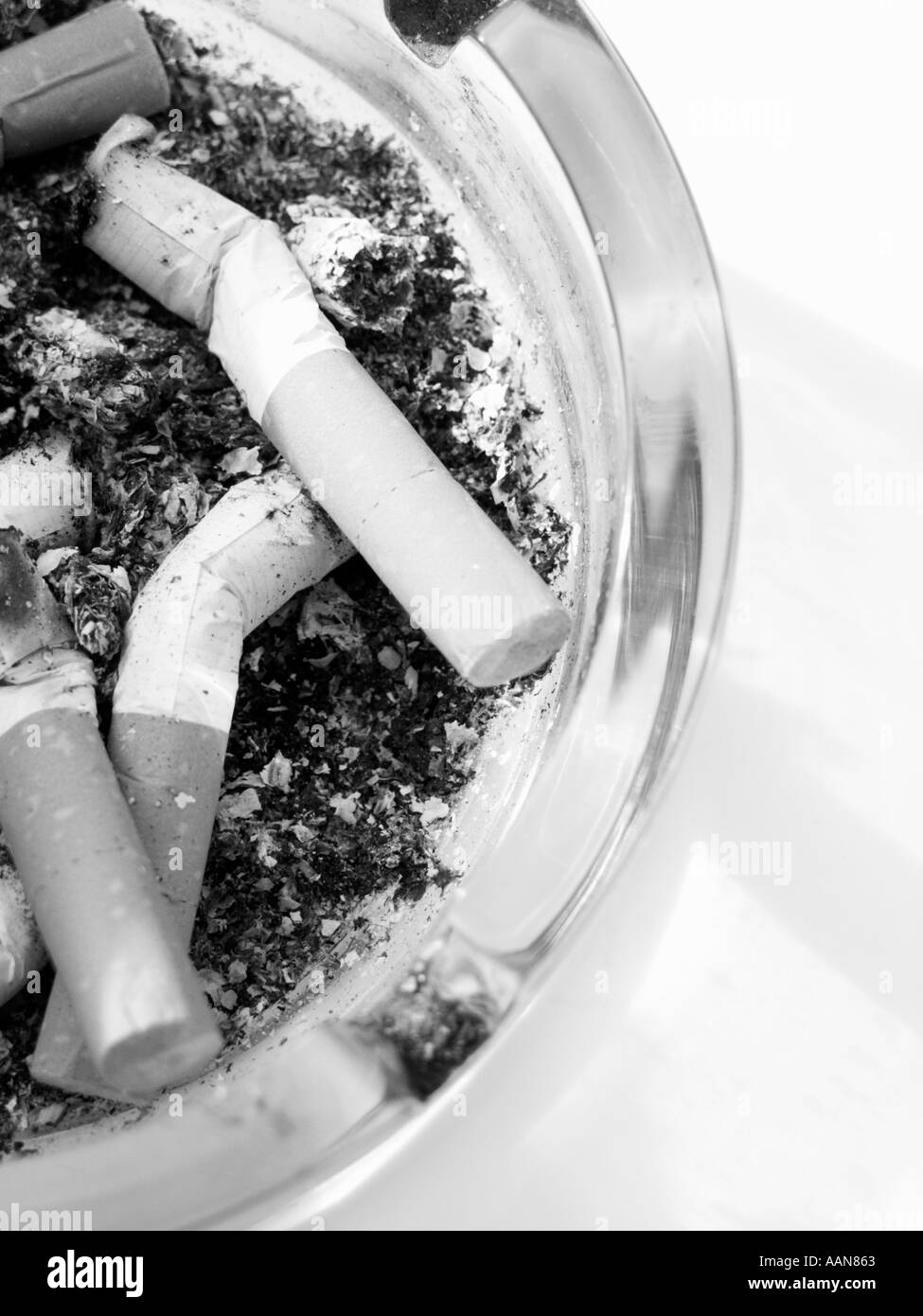 Ashtray smoking cigarette ends Black and White Stock Photos & Images