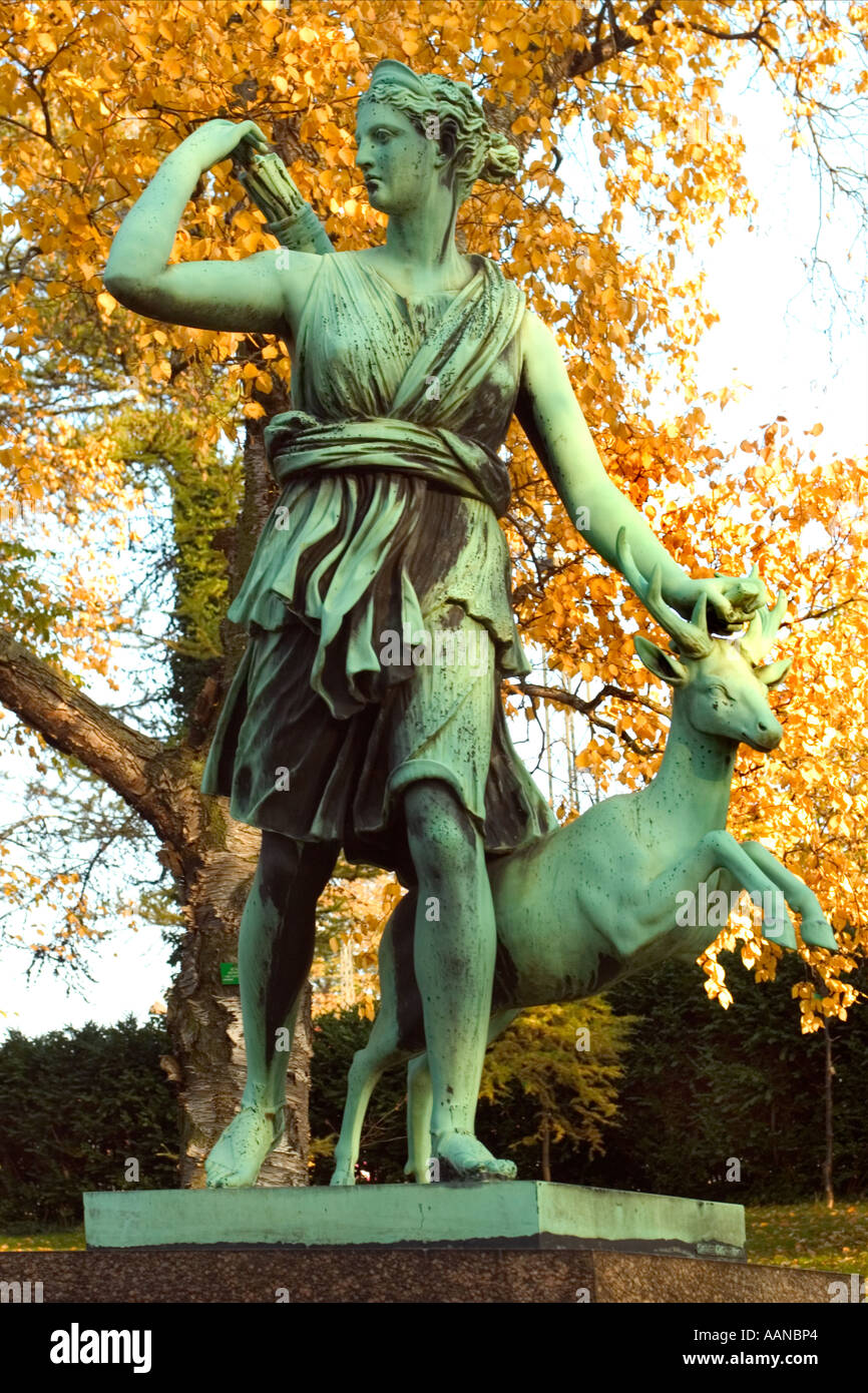 Diana hunting hi-res stock photography and images - Alamy