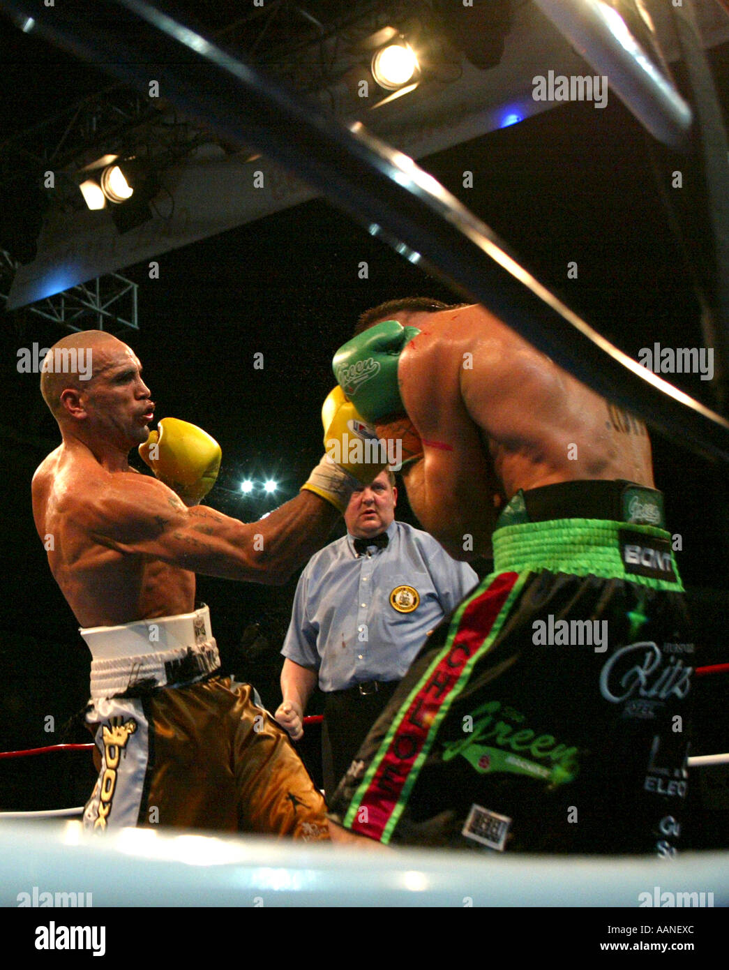 Uppercut hi-res stock photography and images - Alamy