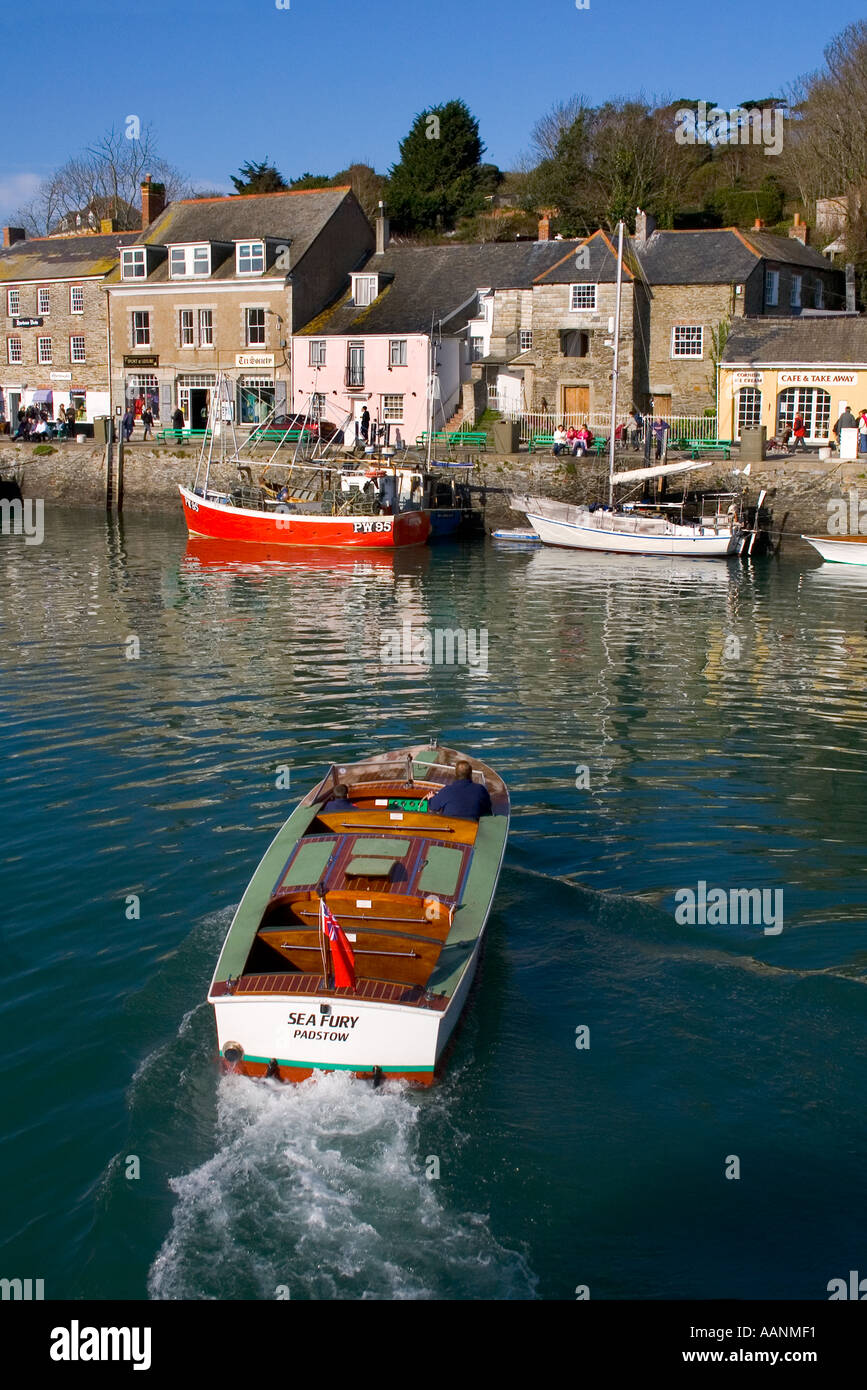 Harbour cove beach padstow hi-res stock photography and images - Alamy