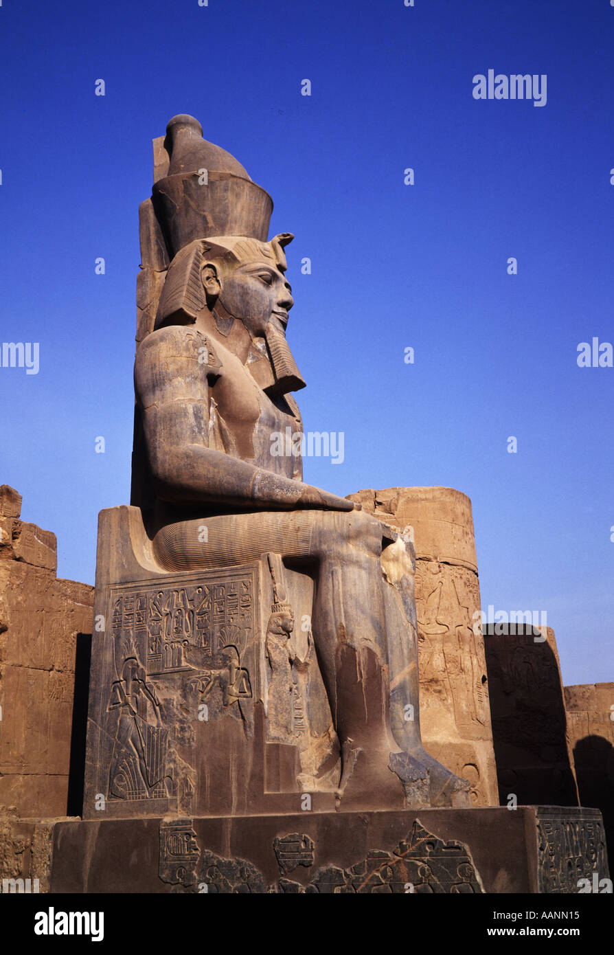Africa Egypt Luxor Rameses II statue seated Stock Photo - Alamy