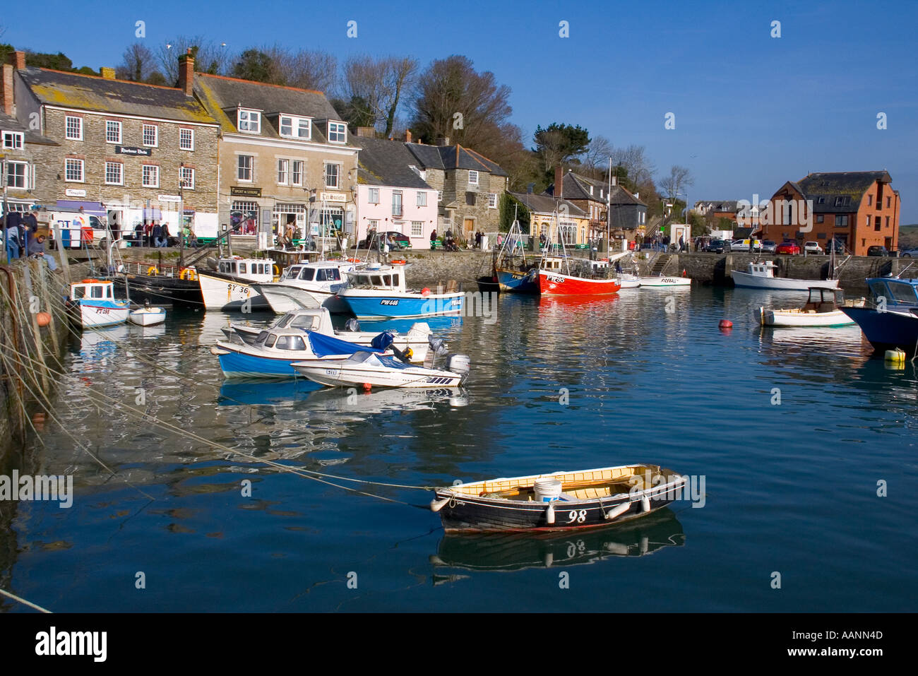 Harbour cove beach padstow hi-res stock photography and images - Alamy