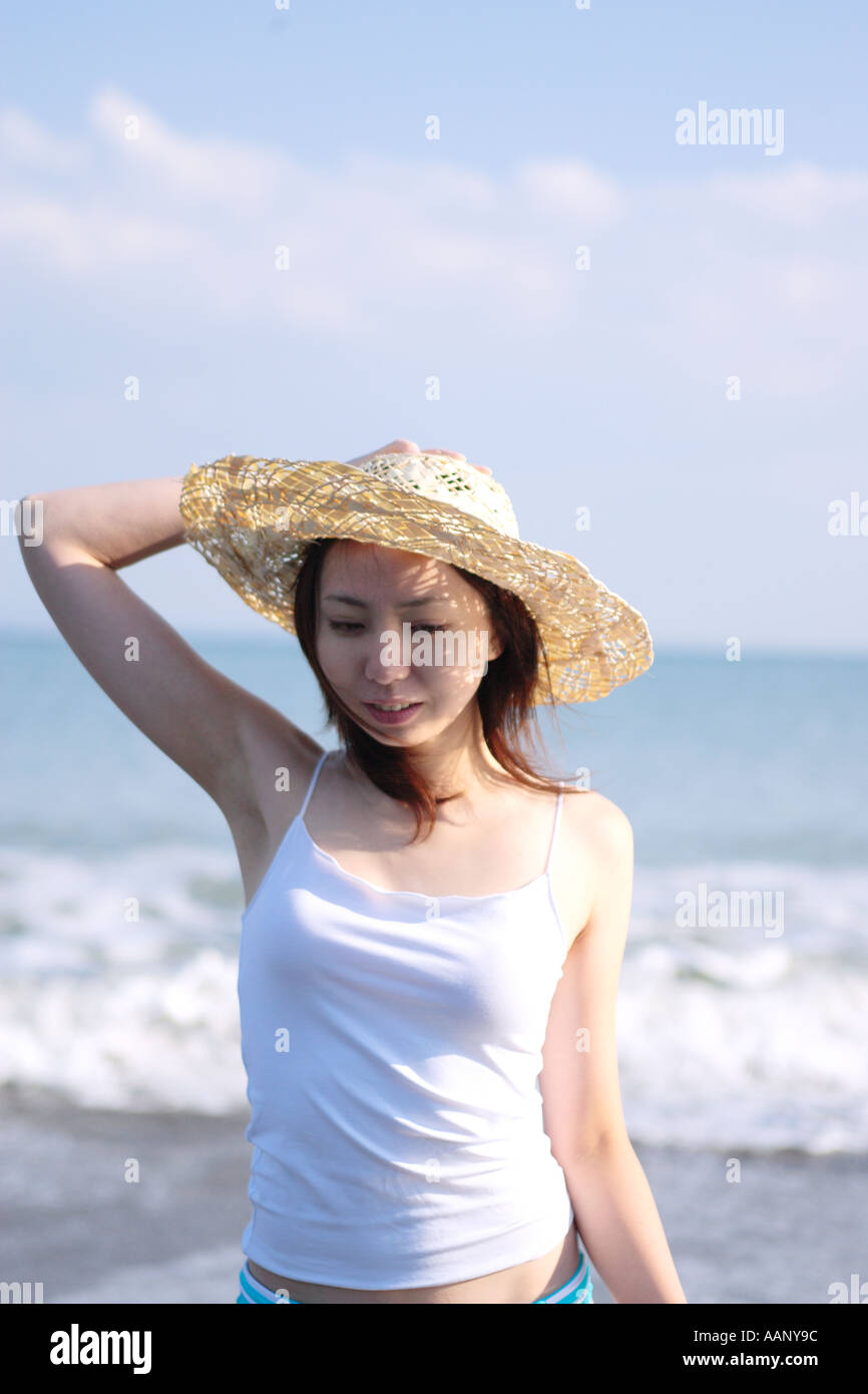 A young woman wearing a hat in beach Stock Photo - Alamy