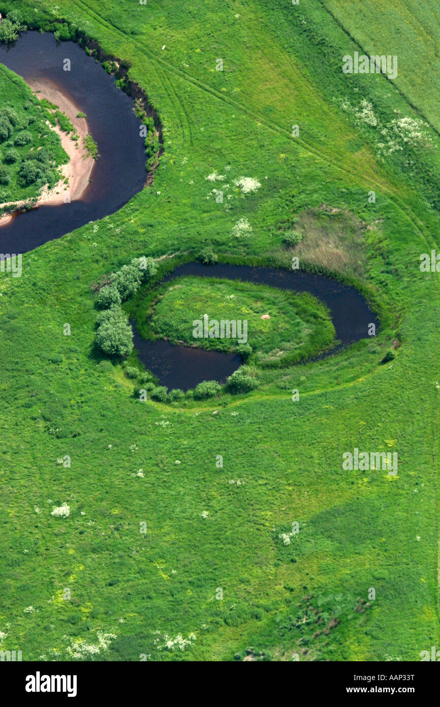 扁額　湖 Small round lake cut of from river in an Ox-bow lake geographical
