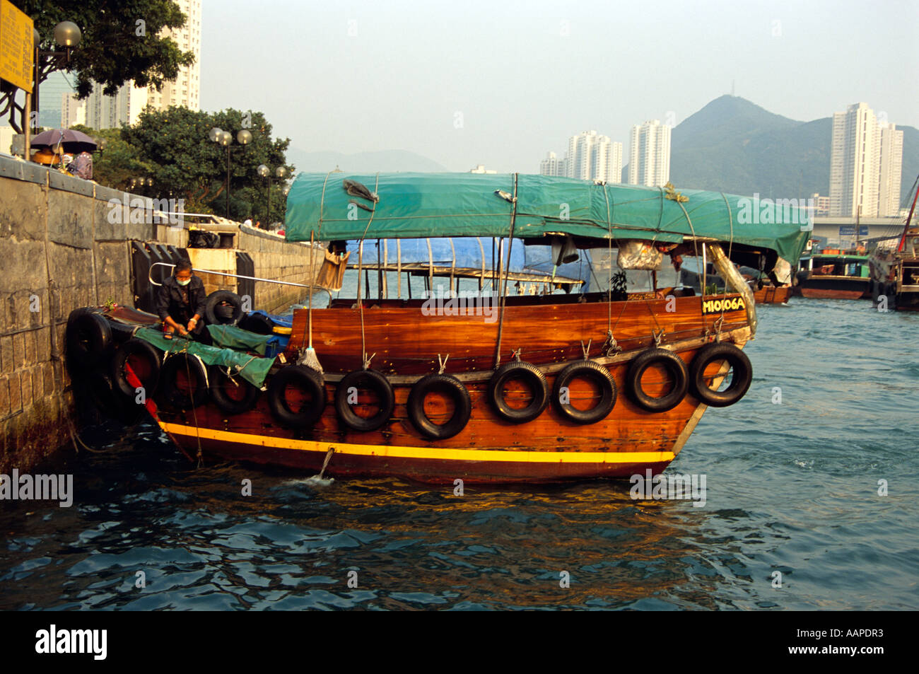 Chinese sampan boats hi-res stock photography and images - Alamy