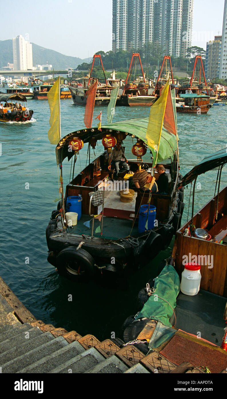 Chinese fishing sampan boat hi-res stock photography and images - Alamy