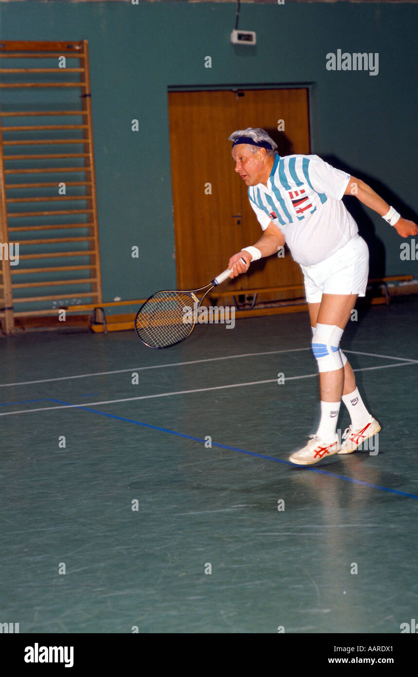 BORIS YELTSIN BORIS YELTSIN PLAYING TENNIS MOSCOW 1990 Stock Photo - Alamy