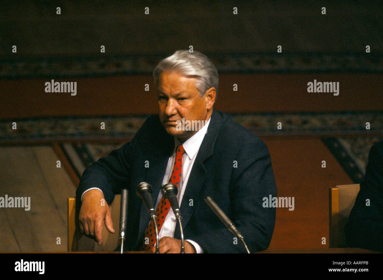 BORIS YELTSIN BORIS YELTSIN IN RUSSIAN PARLIAMENT AFTER HARDLINERS ATTEMPTED COUP MOSCOW 1991 Stock Photo