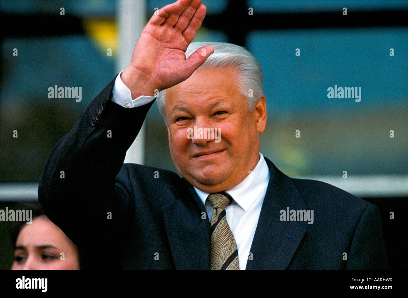 BORIS YELTSIN MAY 1996 YELTSIN MAKING VICTORY SIGNS AT A STUDENT