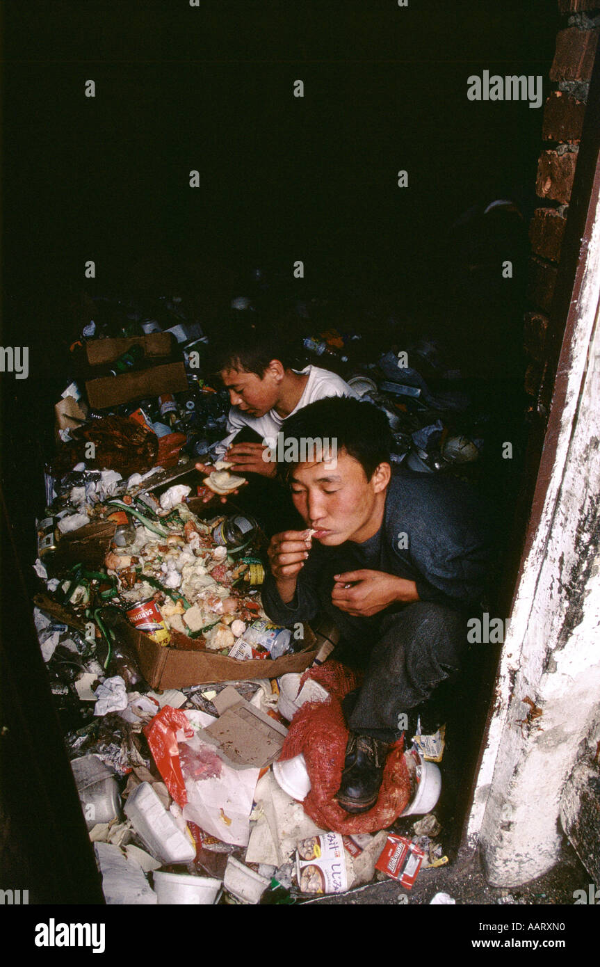 MONGOLIAN RIDE TO CAPITALISM HOMELESS CHILDREN SCAVAGING FOR FOOD IN ULAN BATOR S CITY CENTRE 1999 Stock Photo