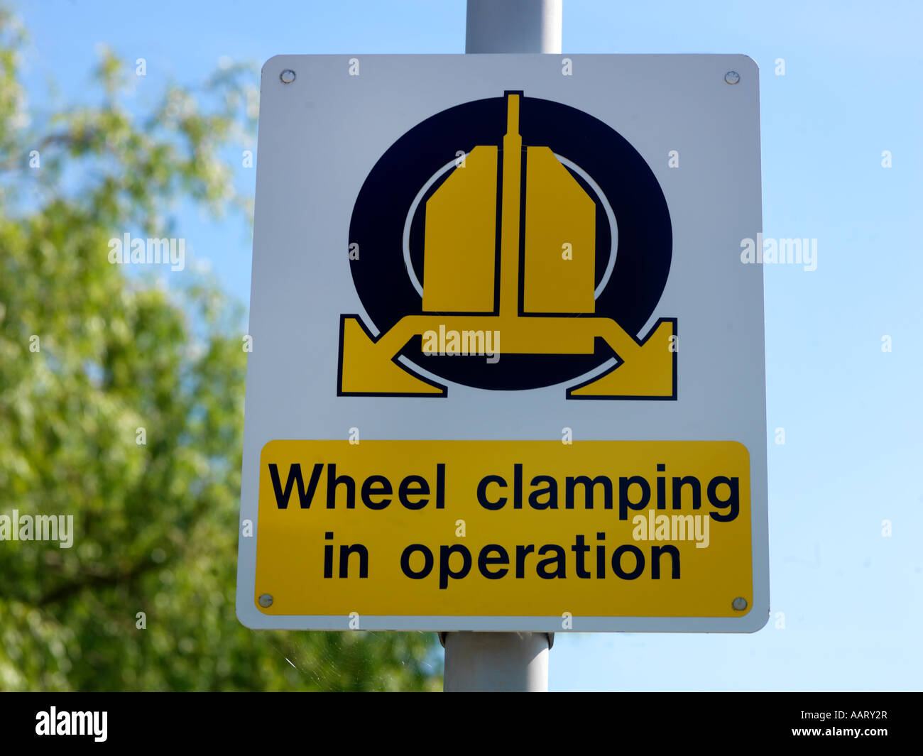Wheel clamp sign hires stock photography and images Alamy